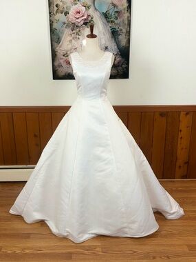 Gorgeous Vintage 90s Michaelangelo Pearl Embellished Wedding Gown